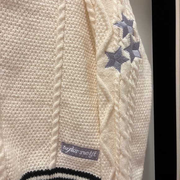 Taylor Swift Button Down Cardigan Size Medium - Picture 3 of 5
